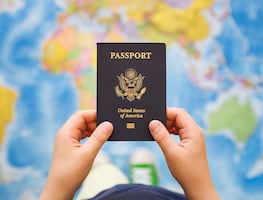 Estos son los pasaportes más poderosos en 2025: Estados Unidos sale del Top 10 por primera vez