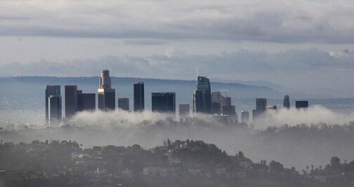 Tormentas causan apagones y aludes en California