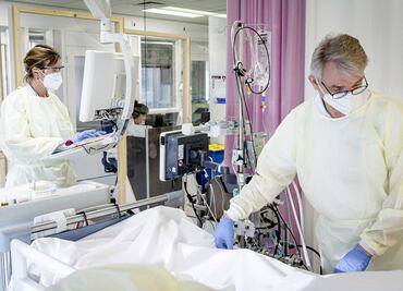 Repuntan casos de Covid en Holanda; anuncian confinamiento