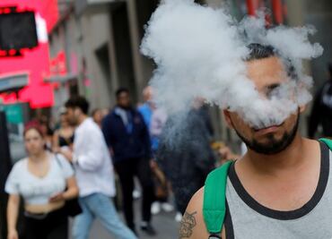 Trump prepara prohibición nacional de saborizantes en cigarrillos electrónicos