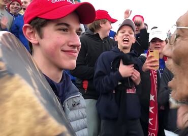 Podrían expulsar a jóvenes que se burlaron de nativo americano