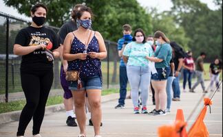 Florida da prioridad a los mayores de 65 años para recibir la vacuna