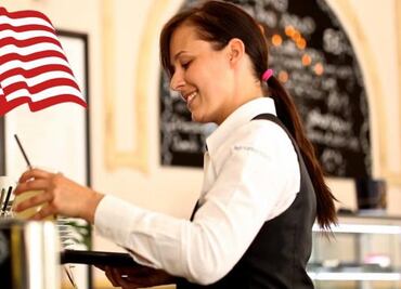 Buscan meseros mexicanos para trabajar en Florida; pagan $39,400