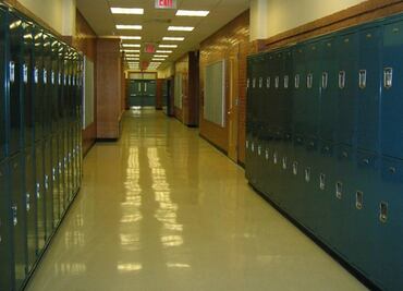 Muere apuñalado estudiante de 18 años en escuela de Texas