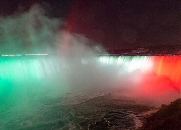 Iluminan las Cataratas del Niágara con colores de la bandera de México