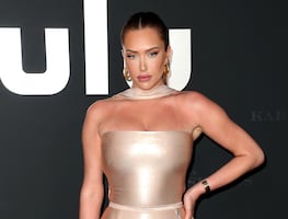 Anastasia Karanikolaou paraliza Halloween con atrevido disfraz transparente