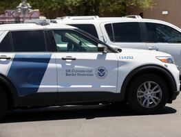 Agencia fronteriza de EU pagará 45 millones de dólares por excluir empleadas embarazadas