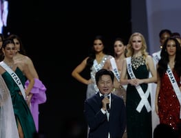 Duro castigo para Nawat Itsaragrisil: cancelan su cena con participantes de Miss Universo tras insultar a Fátima Bosch