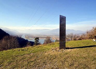Hallan otro misterioso monolito metálico en EU