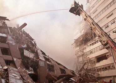 El misterio del tercer edificio que colapsó el 9/11 en Nueva York