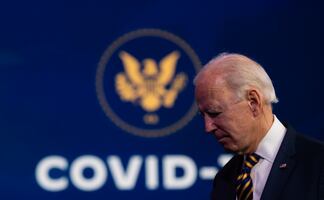 Biden critica el "retraso" del plan de vacunación de Trump en EU