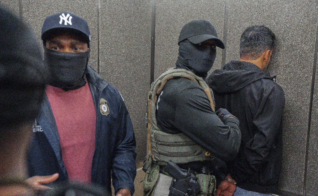 Fiscales de 20 estados piden al Congreso frenar redadas de ICE con agentes enmascarados y de civil. (AP Photo/Olga Fedorova, file)