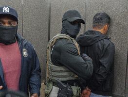 Fiscales de 20 estados piden al Congreso frenar redadas de ICE con agentes enmascarados y de civil