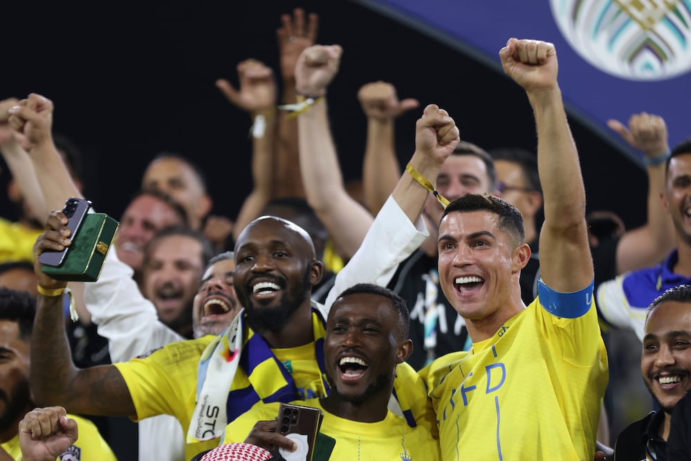 Cristiano Ronaldo Brilla con Doblete en la Prórroga: Al Nassr Gana su Primera Copa Árabe de Clubes. Foto AP