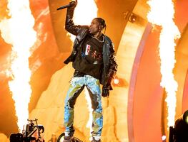 Demandan a Travis Scott por concierto en Houston donde murieron 8