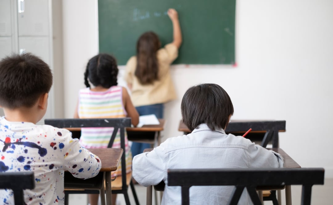 Escuelas de Denver demandan a Inmigración para alejar a sus agentes de las aulas. Foto: iStock / Wannachai Phonnuan