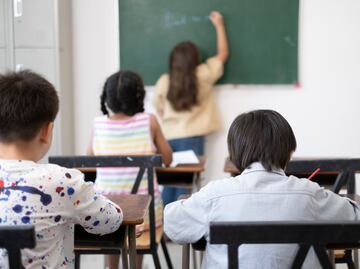 Escuelas de Denver demandan a Inmigración para alejar a sus agentes de las aulas