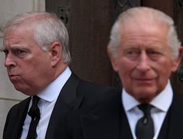 Rey Carlos III retira título de príncipe y residencia real a su hermano Andrés