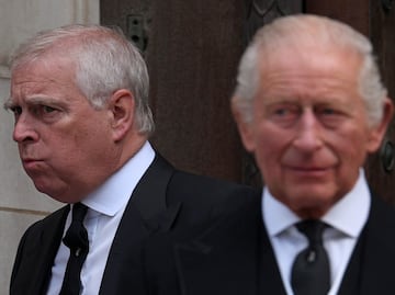 Rey Carlos III retira título de príncipe y residencia real a su hermano Andrés