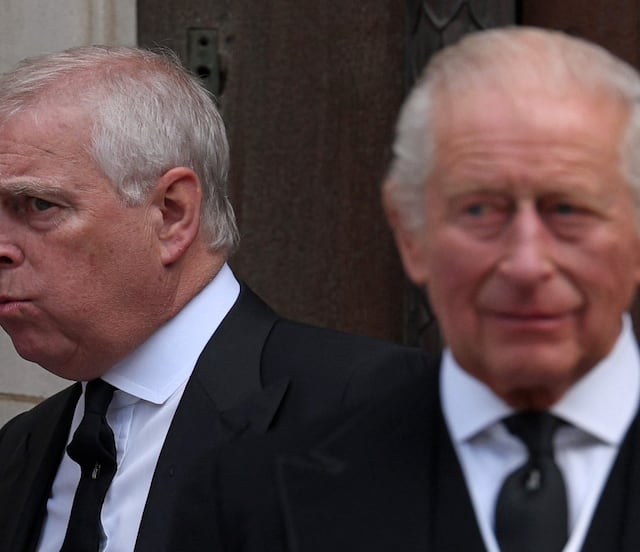 Rey Carlos teme que su hermano Andrés publique un libro con los secretos más oscuros de la realeza