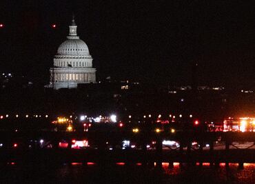 Imágenes del choque entre el avión de American Airlines y un helicóptero militar en Washington