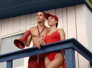 TRABAJA en Disneyland como salvavidas y GANA un salario de 20 dólares por hora