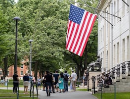 Medida de Florida prohibiría acceso a algunas universidades públicas a estudiantes sin estatus legal