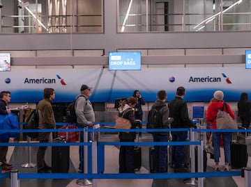 Crisis aérea en Estados Unidos: vuelos se reducen “a cuentagotas” por cierre gubernamental antes de Acción de Gracias