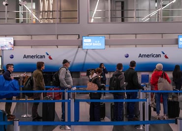 Crisis aérea en Estados Unidos: vuelos se reducen “a cuentagotas” por cierre gubernamental antes de Acción de Gracias