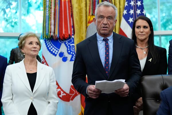 ¡Oficial! EU deja de recomendar la vacuna contra el COVID-19 tras decisión impulsada por Robert F. Kennedy Jr.