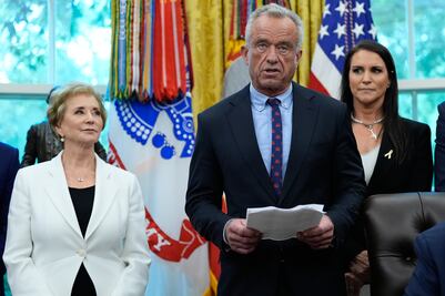 ¡Oficial! EU deja de recomendar la vacuna contra el COVID-19 tras decisión impulsada por Robert F. Kennedy Jr.