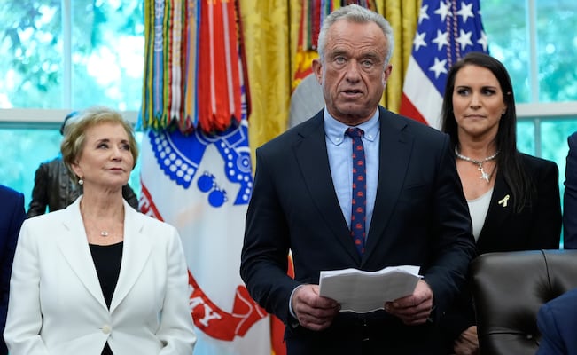 ¡Oficial! EU deja de recomendar la vacuna contra el COVID-19 tras decisión impulsada por Robert F. Kennedy Jr.
