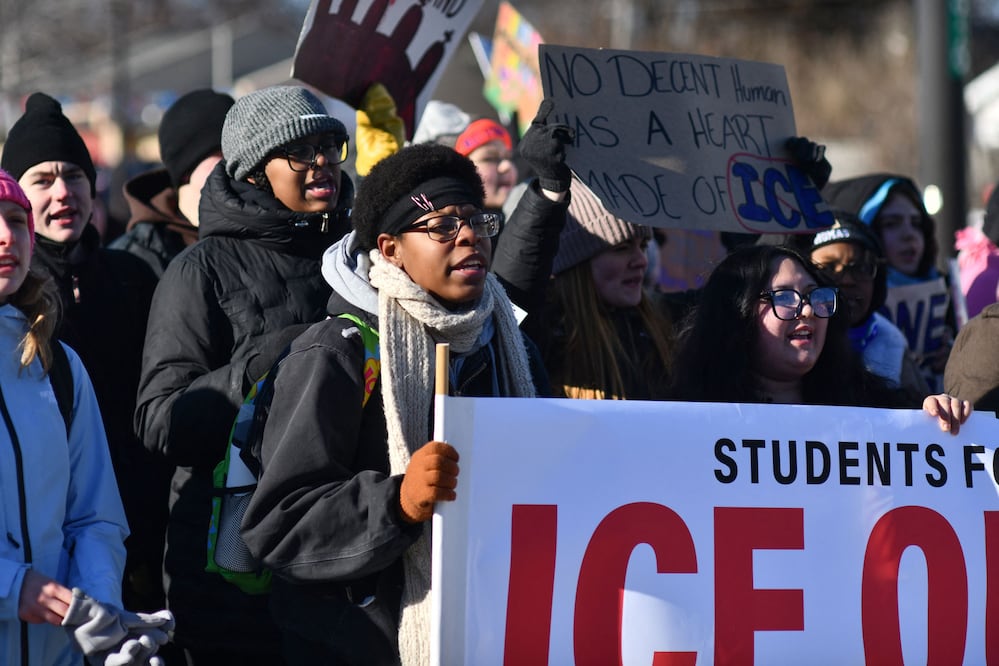 Indignación en Minnesota: ICE detiene a cuatro menores, incluido un niño de 5 años, durante redadas migratorias. (Photo by Octavio JONES / AFP)