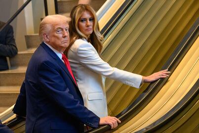 Escalera mecánica se detiene al subir Trump y Melania en la ONU: Casa Blanca exige despidos. VIDEO