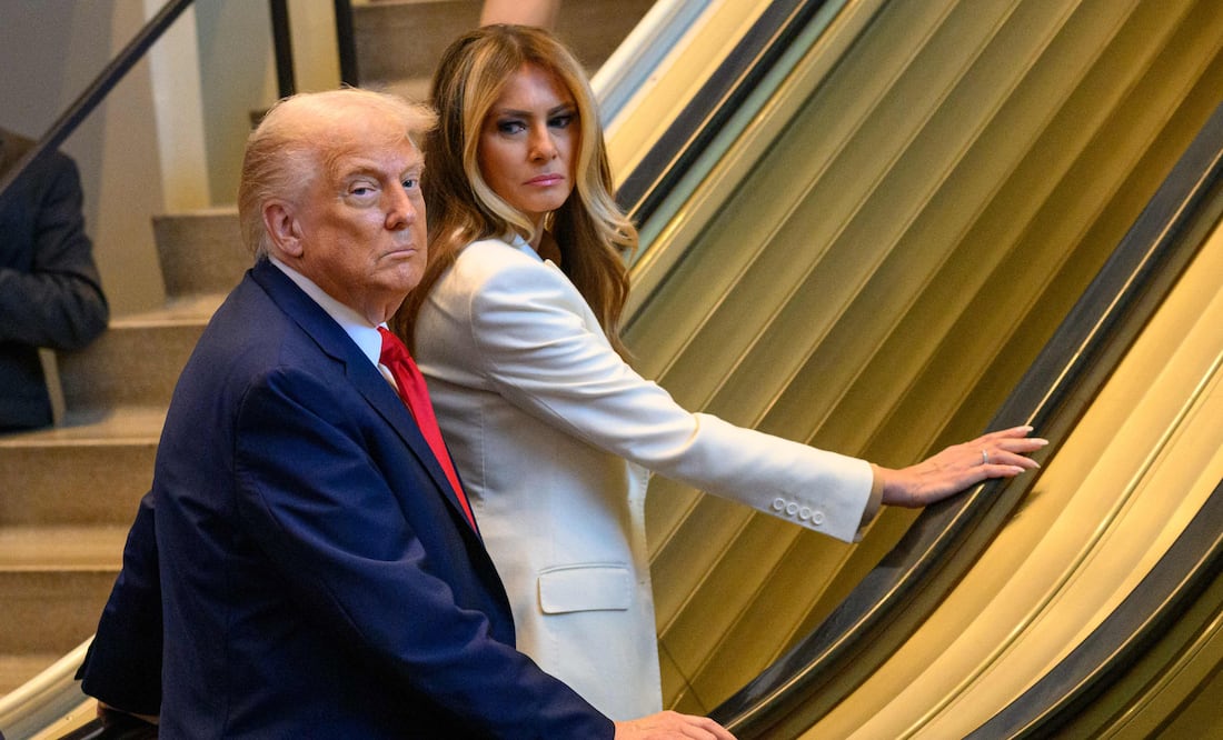 Escalera mecánica se detiene al subir Trump y Melania en la ONU: Casa Blanca exige despidos. VIDEO (Photo by Alexi J. Rosenfeld / GETTY IMAGES NORTH AMERICA / Getty Images via AFP)