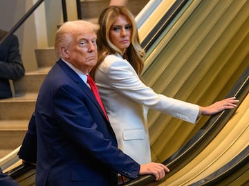 Escalera mecánica se detiene al subir Trump y Melania en la ONU: Casa Blanca exige despidos. VIDEO