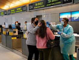 Estados Unidos dejará de pedir prueba de Covid-19 a viajeros internacionales