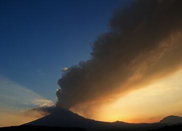 Popocatéptl. Vuelven a suspender operaciones en el aeropuerto de Puebla por caída de ceniza volcánica