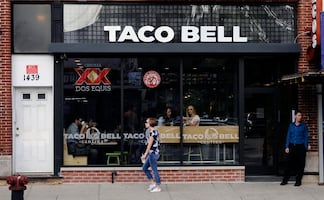 ¡Millonaria sanción en Nueva York!  Dunkin’ y Taco Bell pagarán más de 1.5 millones a trabajadores por jornada laboral