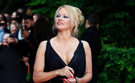 Pamela Anderson arrasa con la tendencia 'sin pantalón' en Malibú