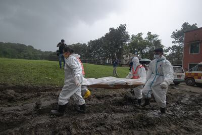 Drones cargan cadáveres en Nepal: las riadas destruyeron los caminos y dejaron comunidades aisladas