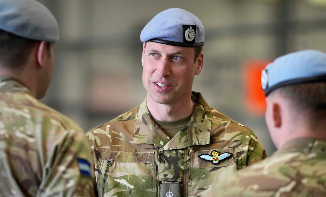 Carlos III entrega título militar a William que le había prometido a Harry (Photo by Kin Cheung / POOL / AFP)