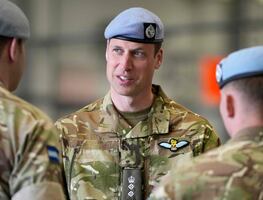 Carlos III entrega a William título militar que le había prometido a Harry