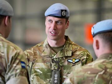 Carlos III entrega a William título militar que le había prometido a Harry