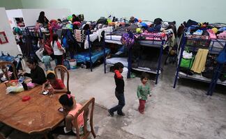 Biden afronta un récord histórico de llegada de inmigrantes menores a EU