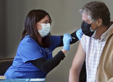 ¿Vacuna "satánica"? Fármaco de Moderna no contiene luciferina en 66.6 ml.