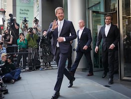 Familia Real británica rompe el silencio: Así fue la primera felicitación al Príncipe Harry desde 2021