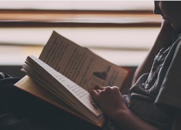 Niño latino que perdió a padres por Covid en EU recibe ayuda internacional