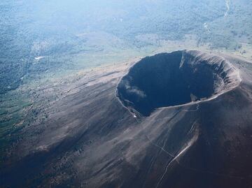 Turista de EU cae al cráter del Monte Vesubio por tomarse una ‘selfie’
