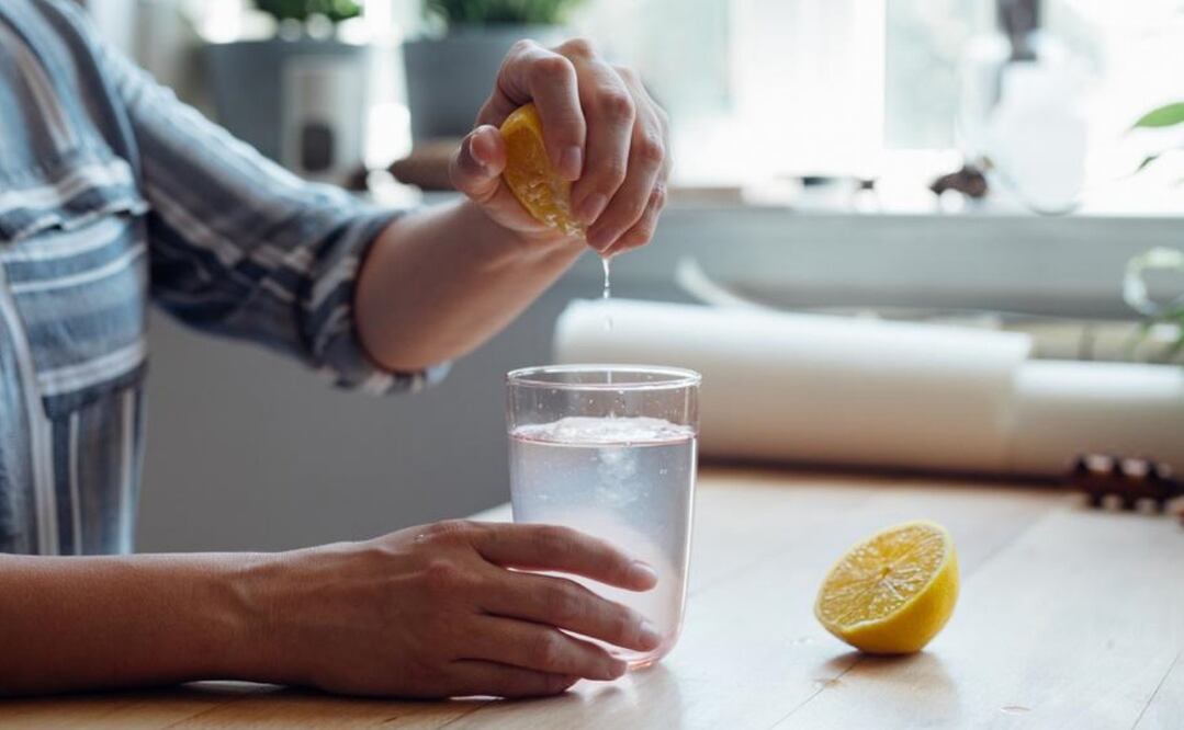 El limón tiene grandes beneficios para la salud, pero no ayuda a adelgazar. Foto: iStock
